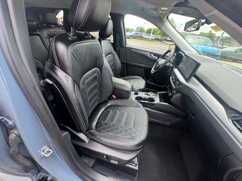 Certified 2023 Ford Escape Platinum w/ Premium Technology Package AWD/4WD image 19