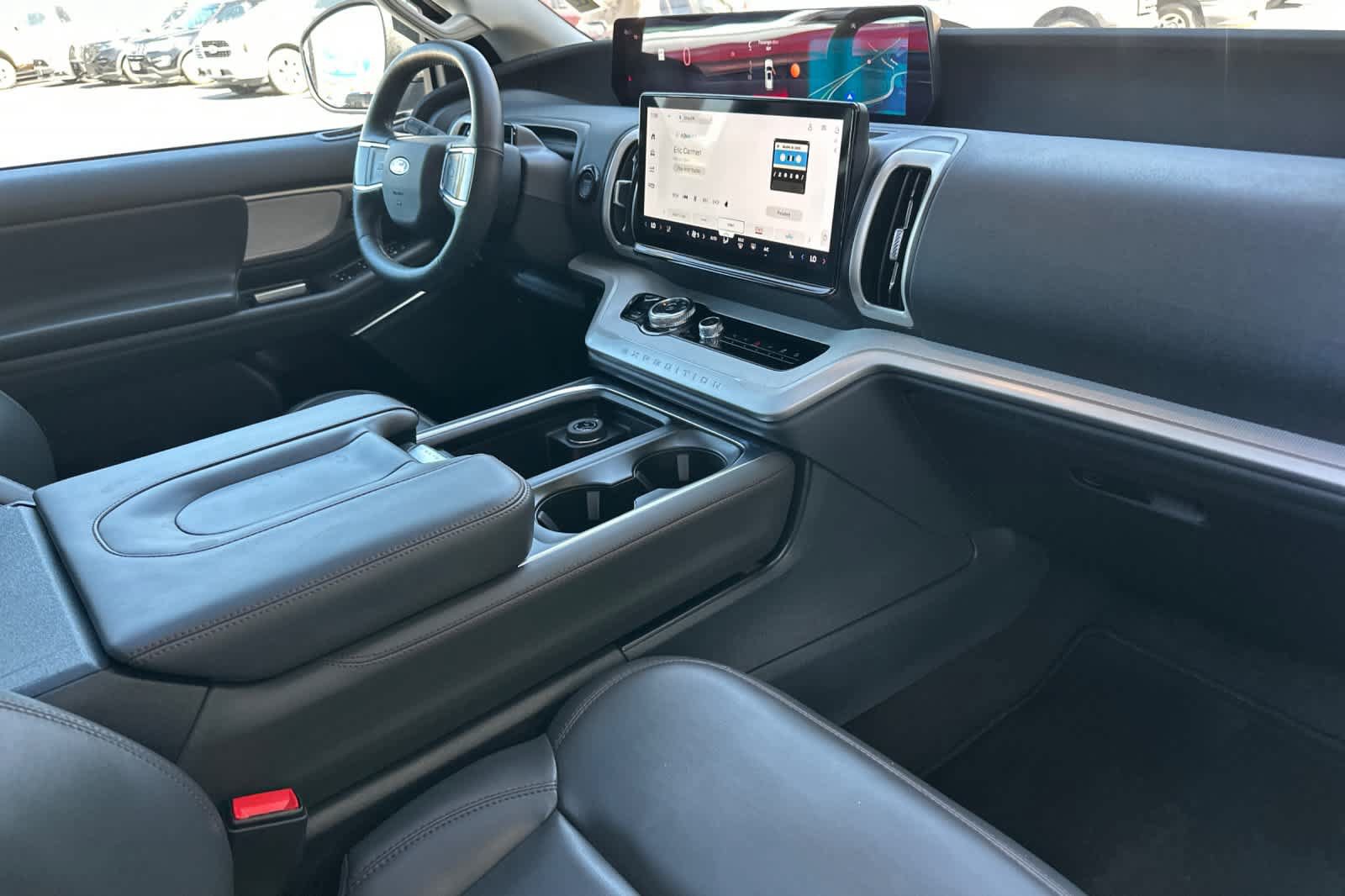 Certified 2025 Ford Expedition Active AWD/4WD image 19