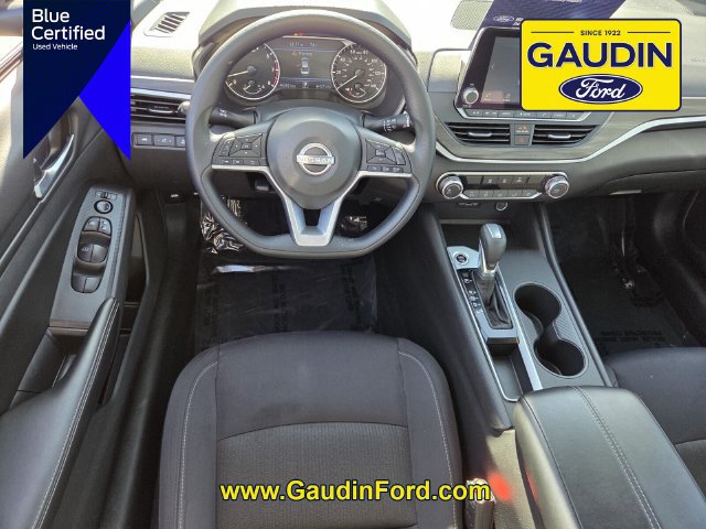 Used 2025 Nissan Altima 2.5 SV FWD image 13