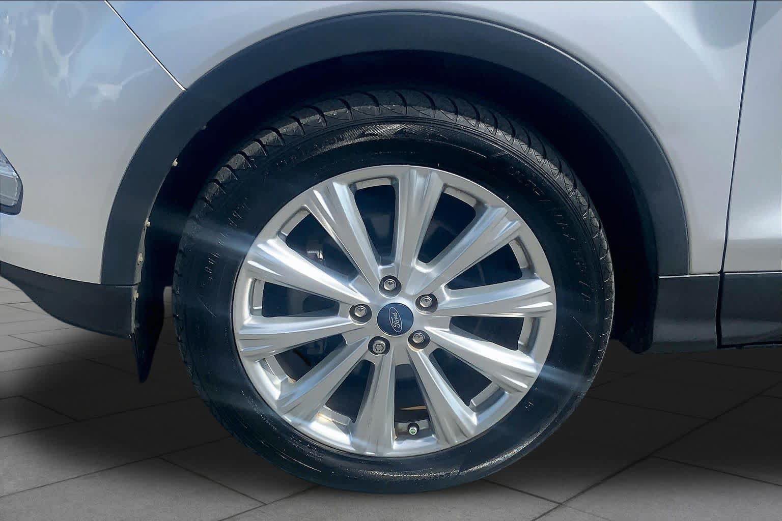 Certified 2019 Ford Escape SEL FWD image 11