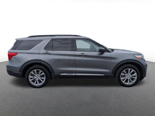 Certified 2023 Ford Explorer XLT w/ Equipment Group 202A AWD/4WD image 2