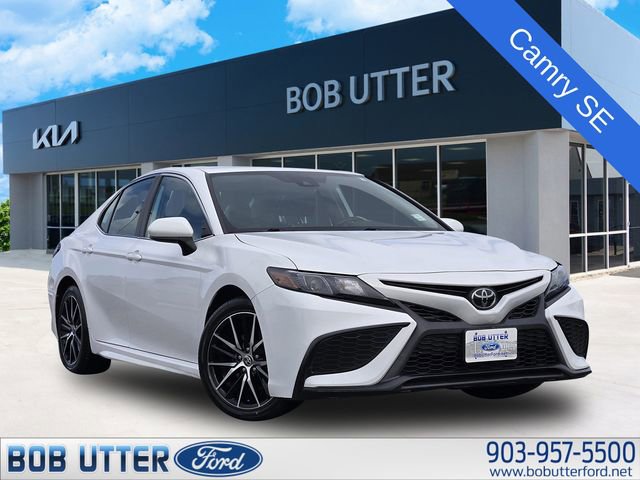 Used 2021 Toyota Camry SE image 1