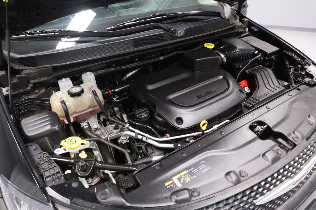 Used 2023 Chrysler Voyager LX FWD image 15