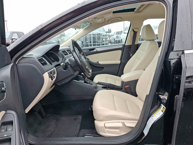 Used 2017 Volkswagen Jetta SE image 14