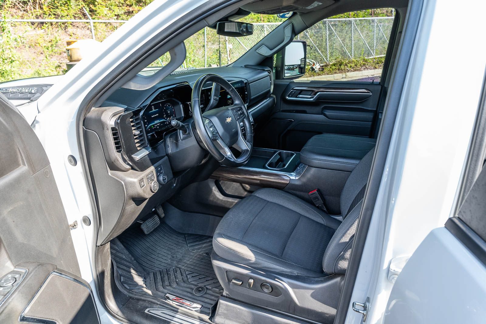 Used 2024 Chevrolet Silverado 2500 LT AWD/4WD image 18