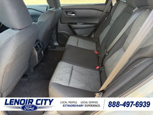 Used 2024 Nissan Rogue SV AWD/4WD image 24