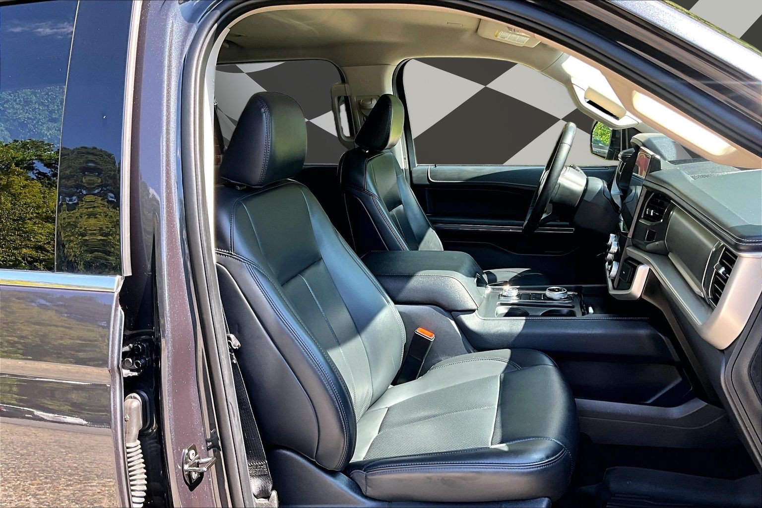Certified 2024 Ford Expedition XLT AWD/4WD image 7