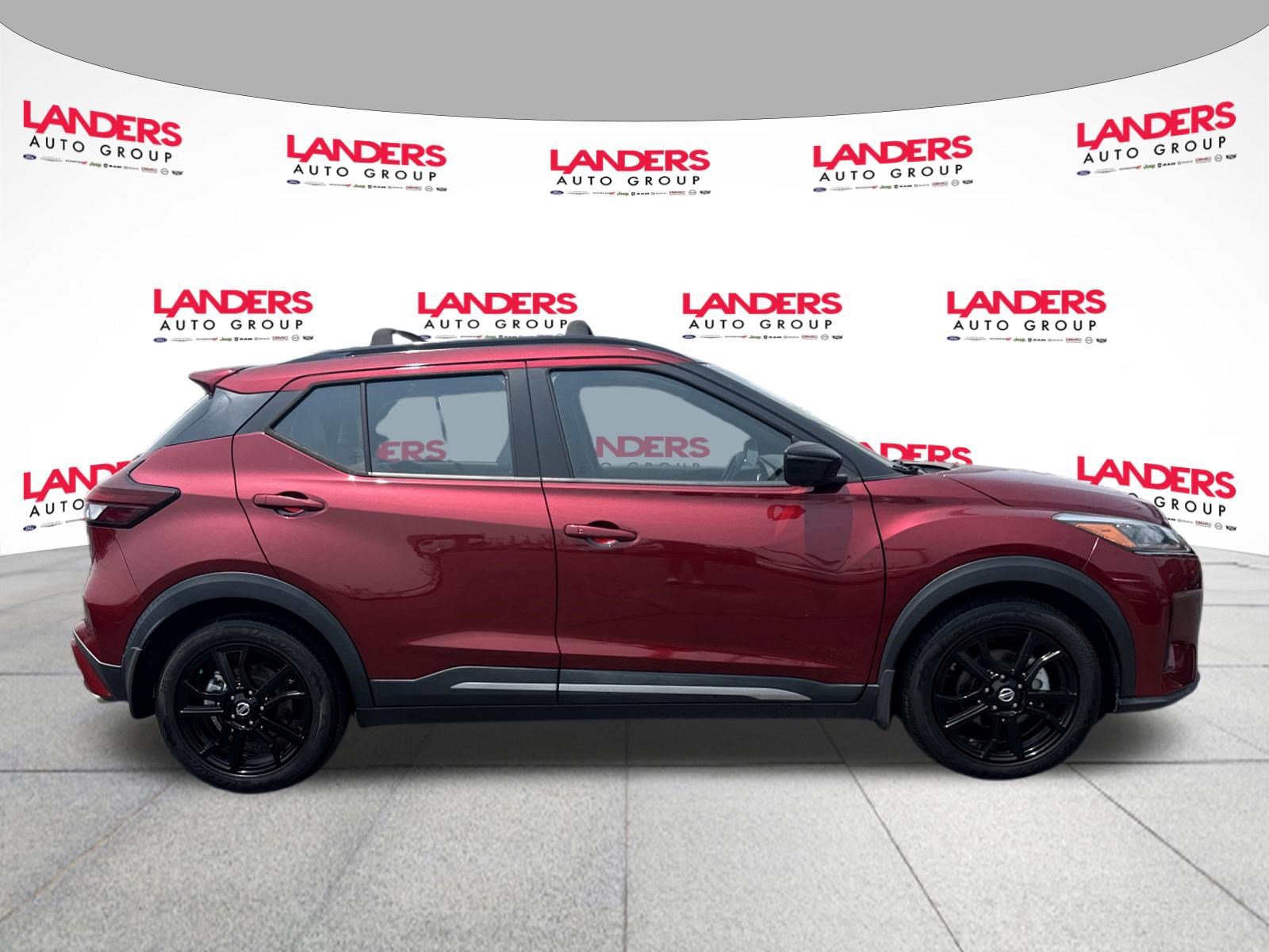 Used 2021 Nissan Kicks SR w/ SR Premium Package FWD image 2