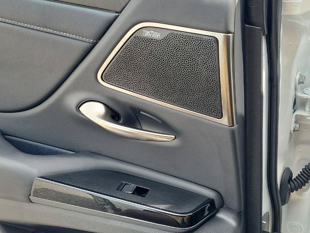 Used 2025 Lexus ES 350 Ultra Luxury w/ Accessory Package (Z1) FWD image 19