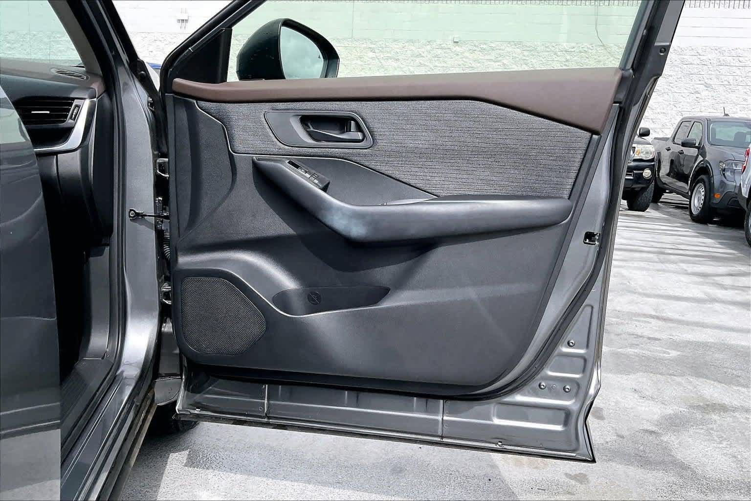 Used 2023 Nissan Rogue S FWD image 28