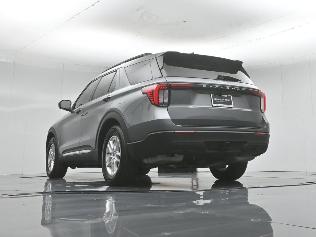 Certified 2025 Ford Explorer Active RWD image 50