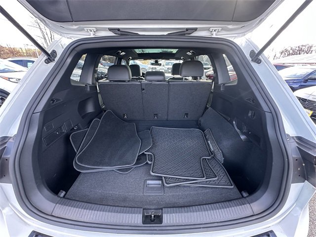 Used 2023 Volkswagen Tiguan SE R-Line image 41
