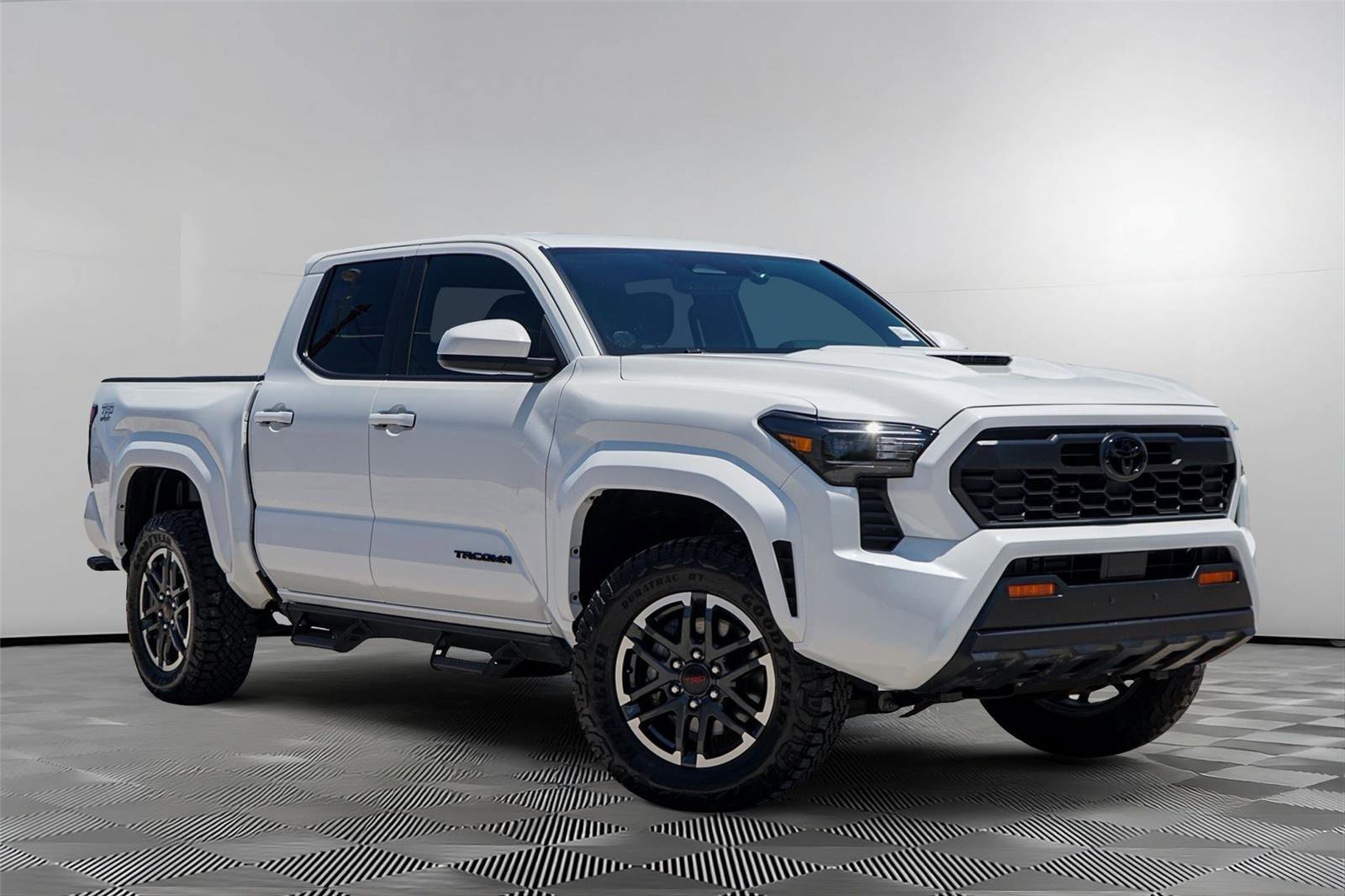 Used 2025 Toyota Tacoma TRD Sport AWD/4WD image 1