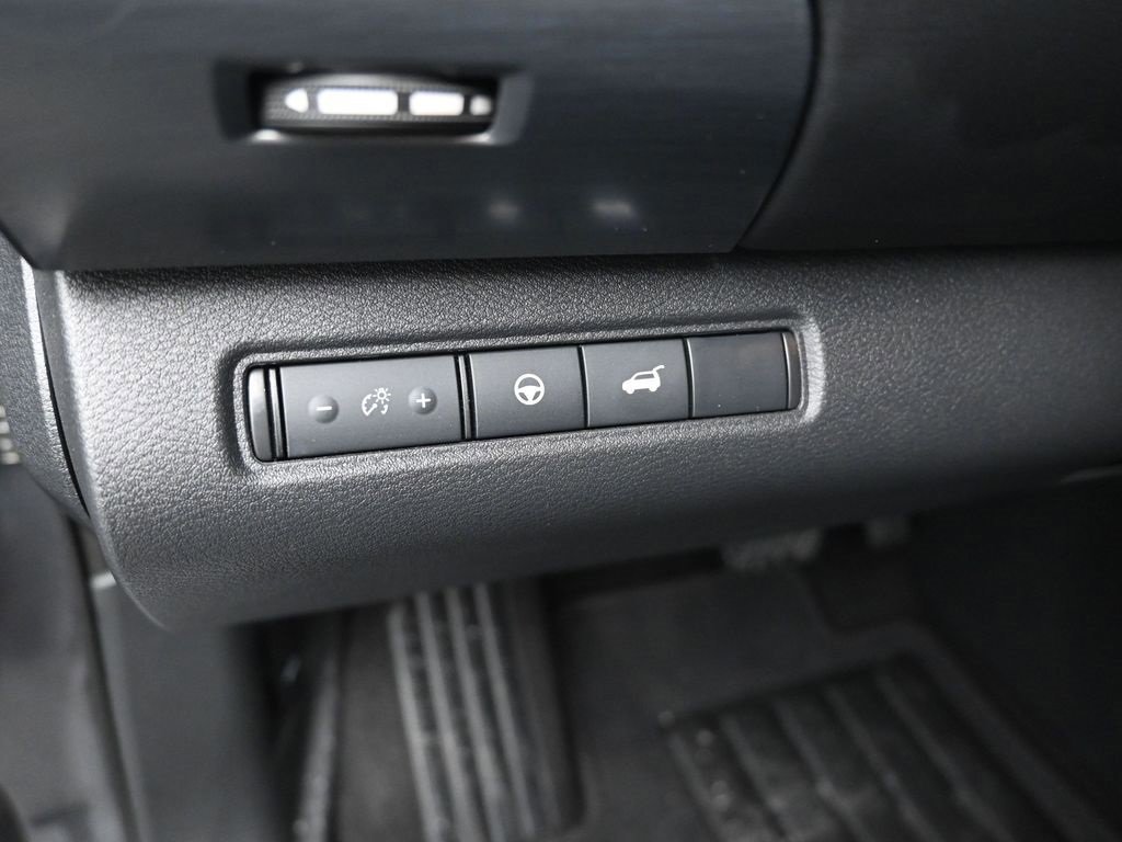 Used 2025 Nissan Pathfinder SL image 19