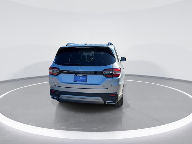 Used 2025 Honda Pilot Touring image 4