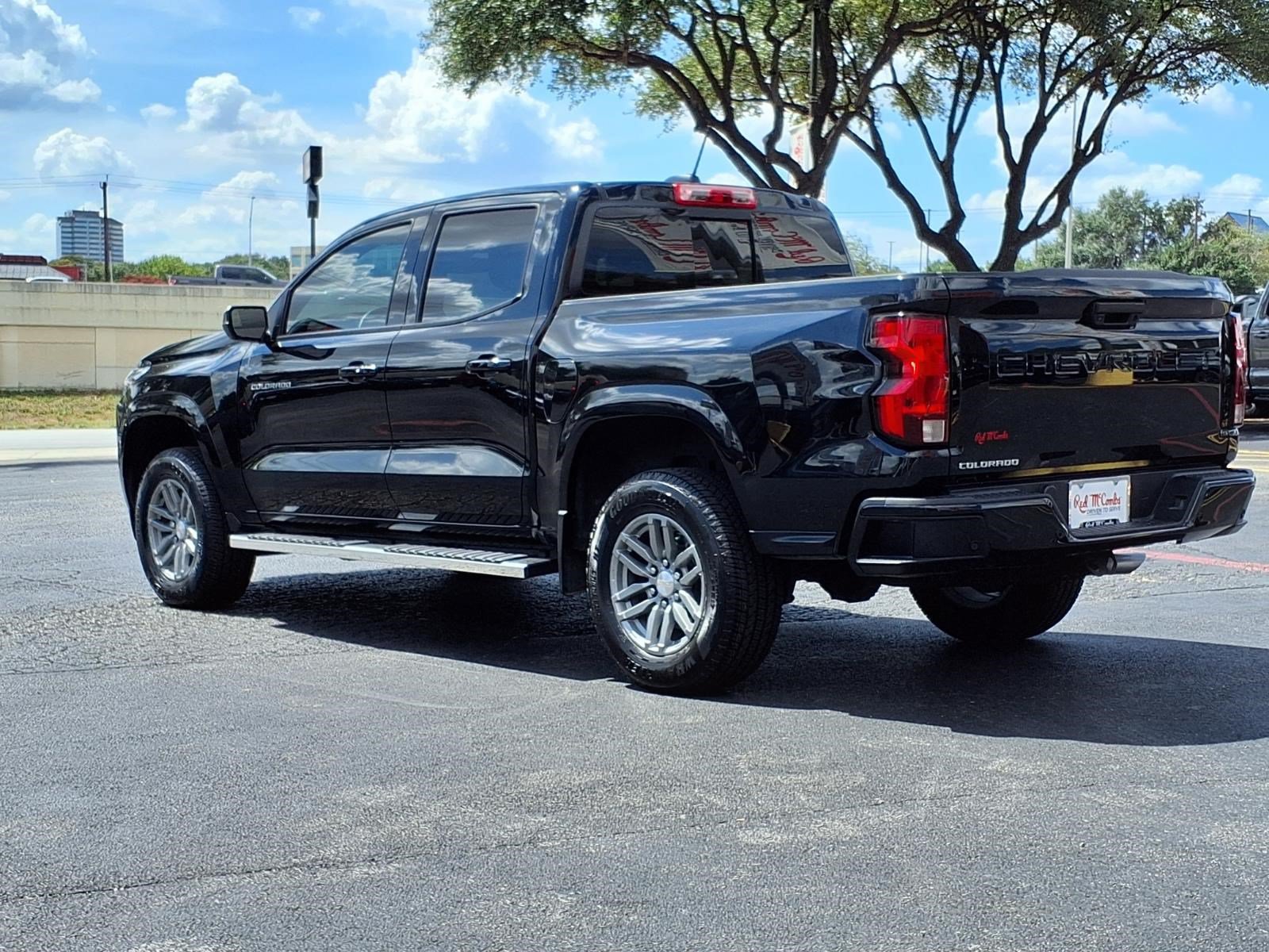 Used 2025 Chevrolet Colorado LT RWD image 8