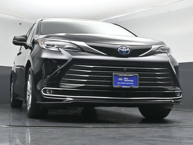 Used 2024 Toyota Sienna Platinum AWD/4WD image 37