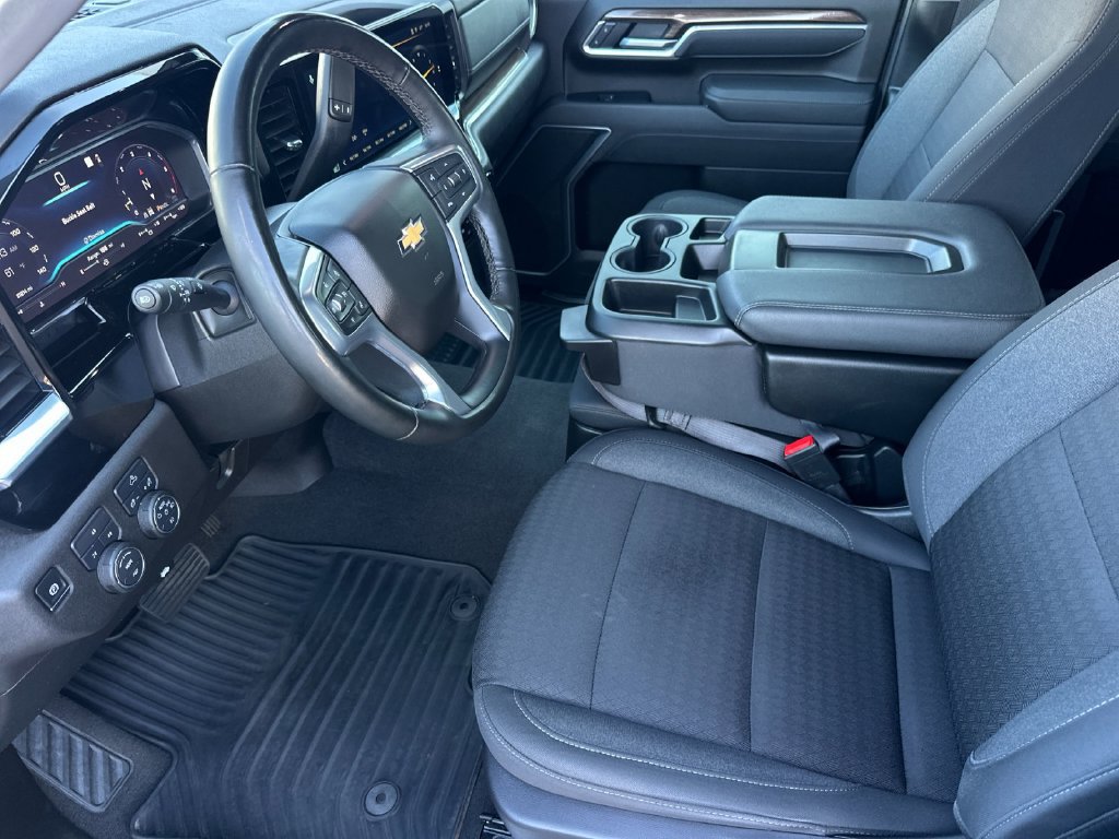 Used 2025 Chevrolet Silverado 2500 LT w/ Convenience Package AWD/4WD image 9