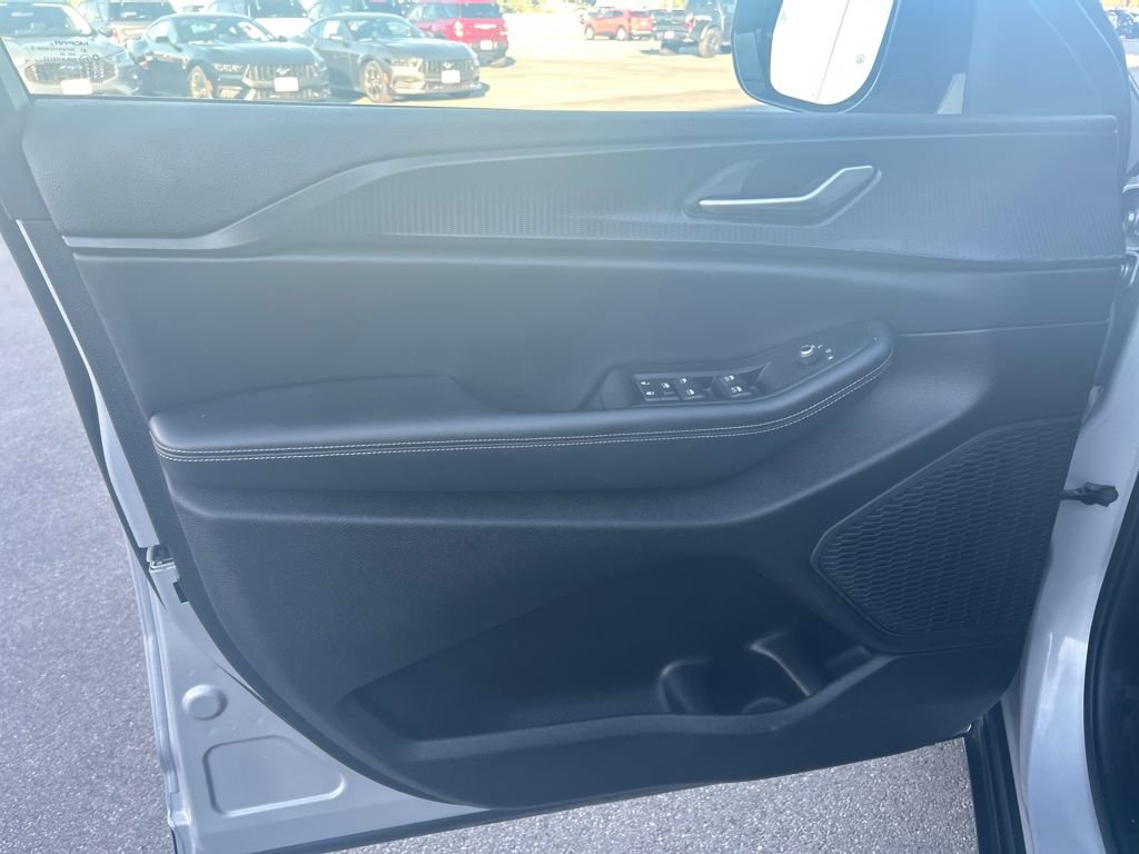 Used 2024 Jeep Grand Cherokee Altitude image 24