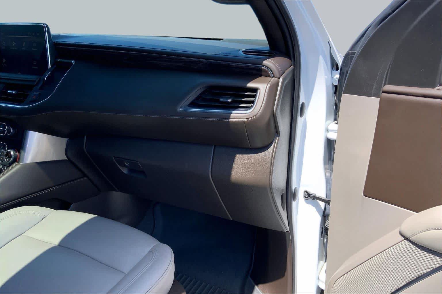 Used 2023 Chevrolet Suburban Z71 w/ Luxury Package AWD/4WD image 19