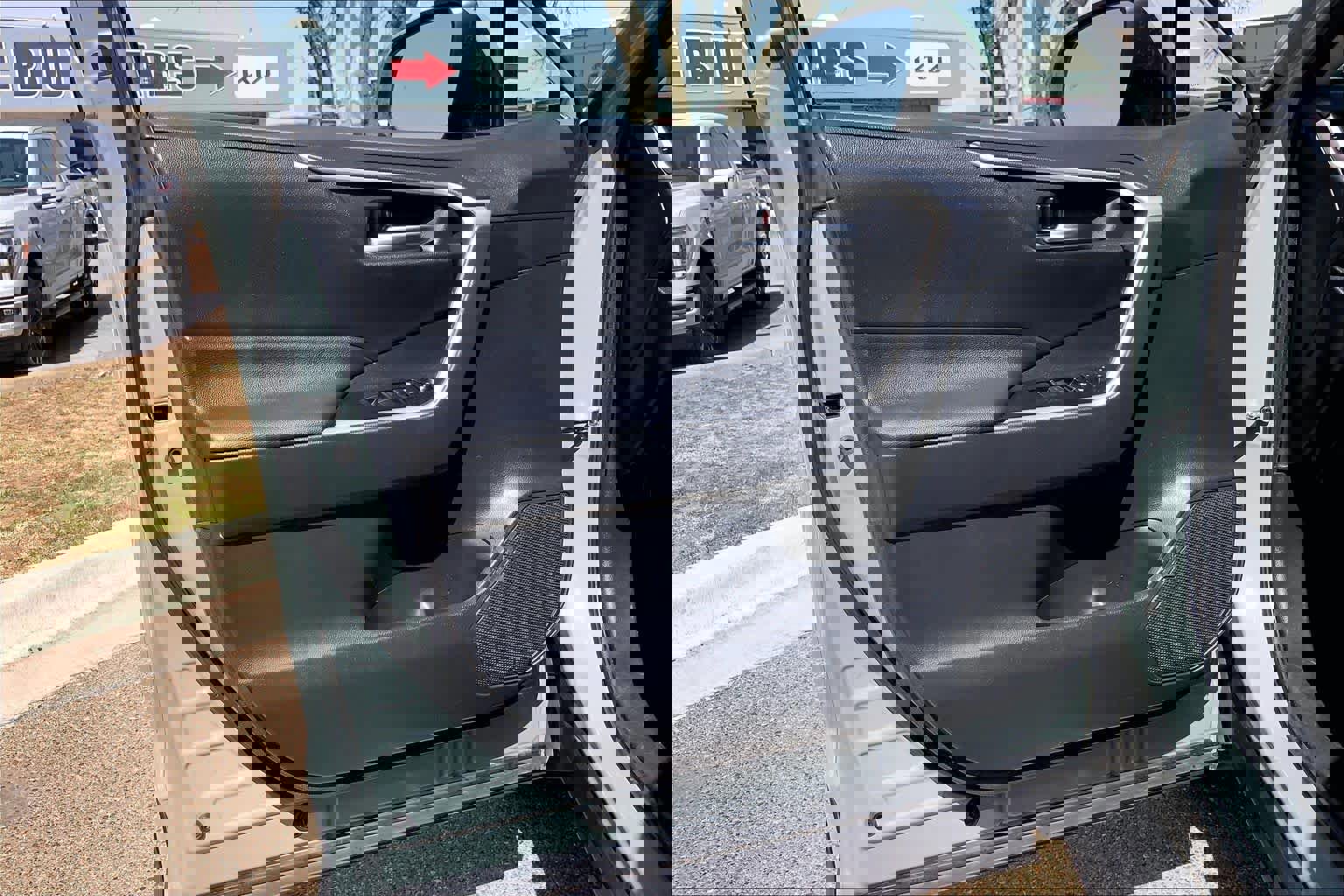 Used 2021 Toyota RAV4 XLE w/ Convenience Package image 22