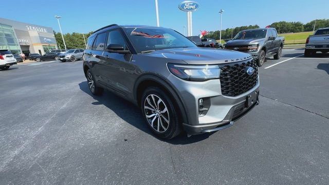 Certified 2025 Ford Explorer ST-Line AWD/4WD image 2