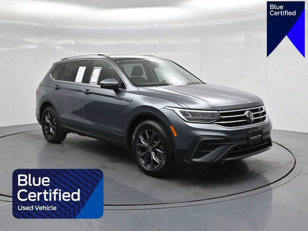 Used 2023 Volkswagen Tiguan SE w/ Panoramic Sunroof Package image 1