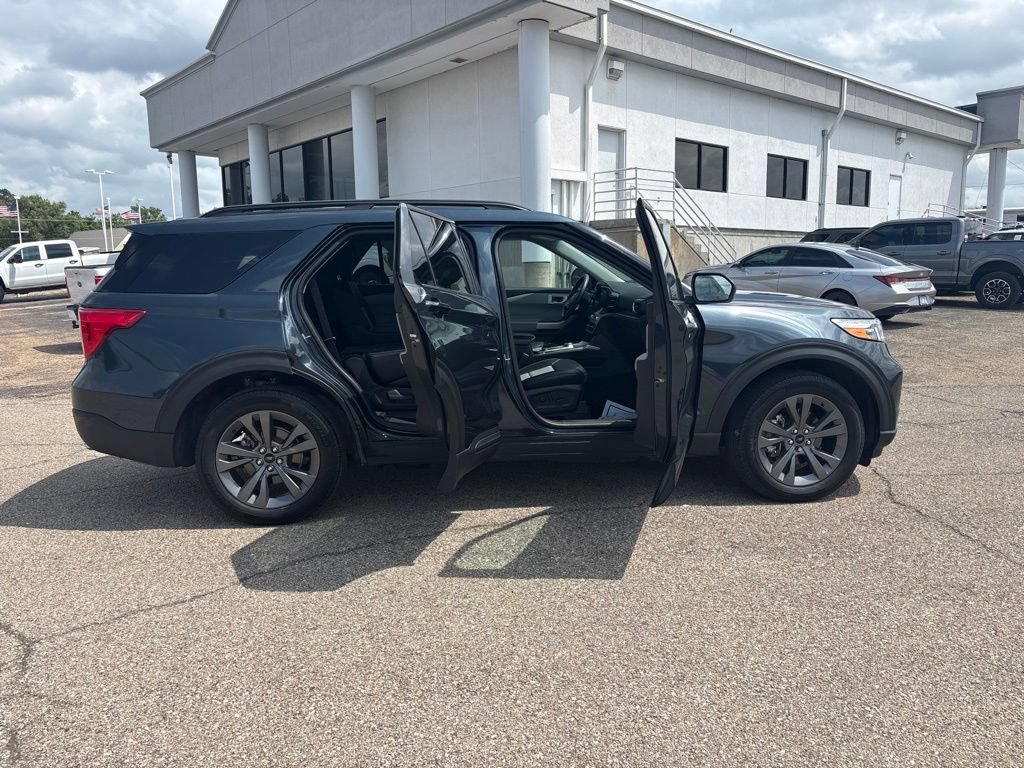 Certified 2023 Ford Explorer XLT w/ Equipment Group 202A AWD/4WD image 8