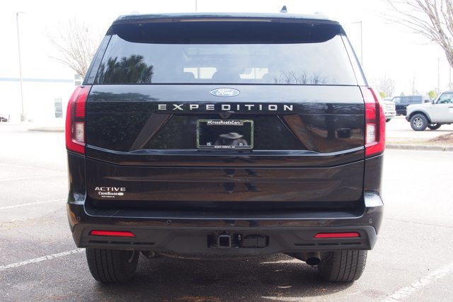 Certified 2025 Ford Expedition Active image 4