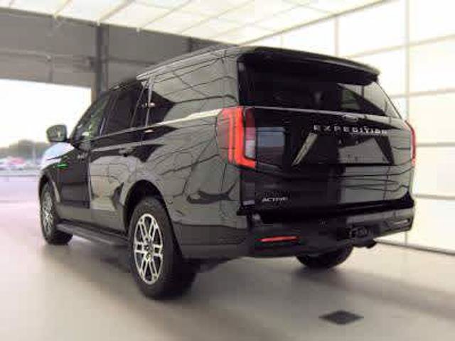 Certified 2025 Ford Expedition Active AWD/4WD image 3