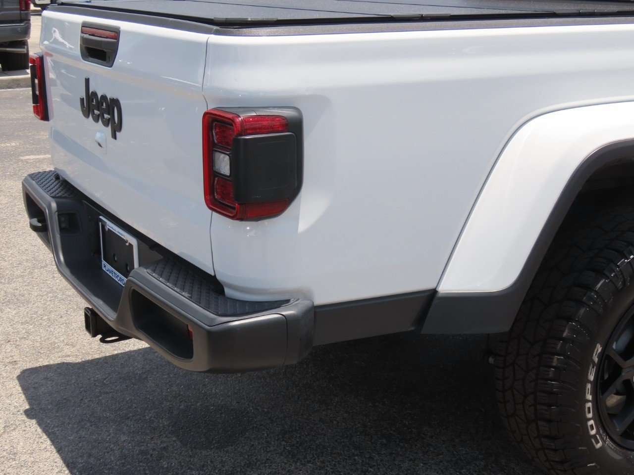 Used 2024 Jeep Gladiator Sport AWD/4WD image 12
