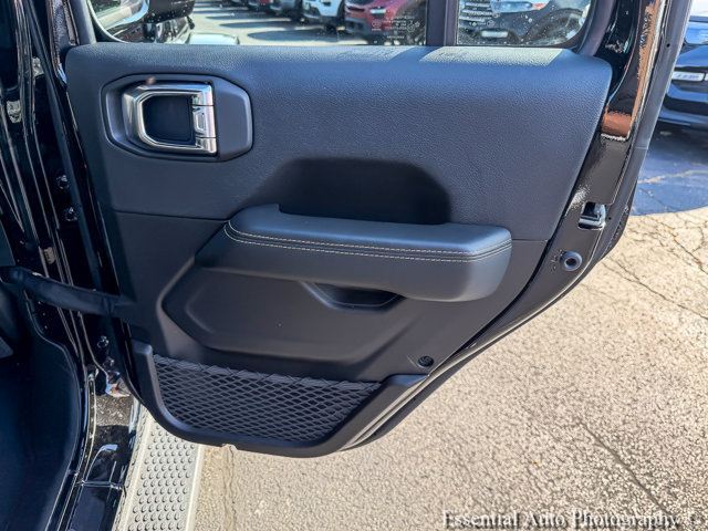 Used 2025 Jeep Wrangler Unlimited Sahara w/ Safety Group AWD/4WD image 19