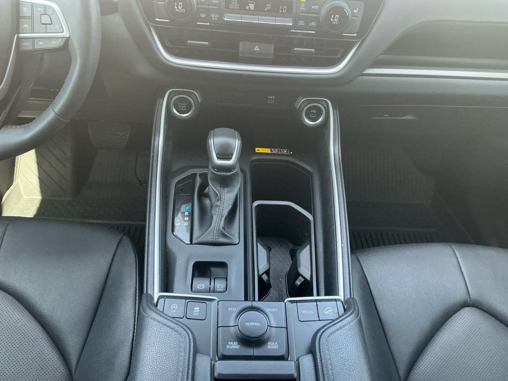 Used 2024 Toyota Grand Highlander AWD image 20