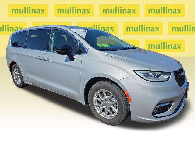 Used 2024 Chrysler Pacifica Touring-L