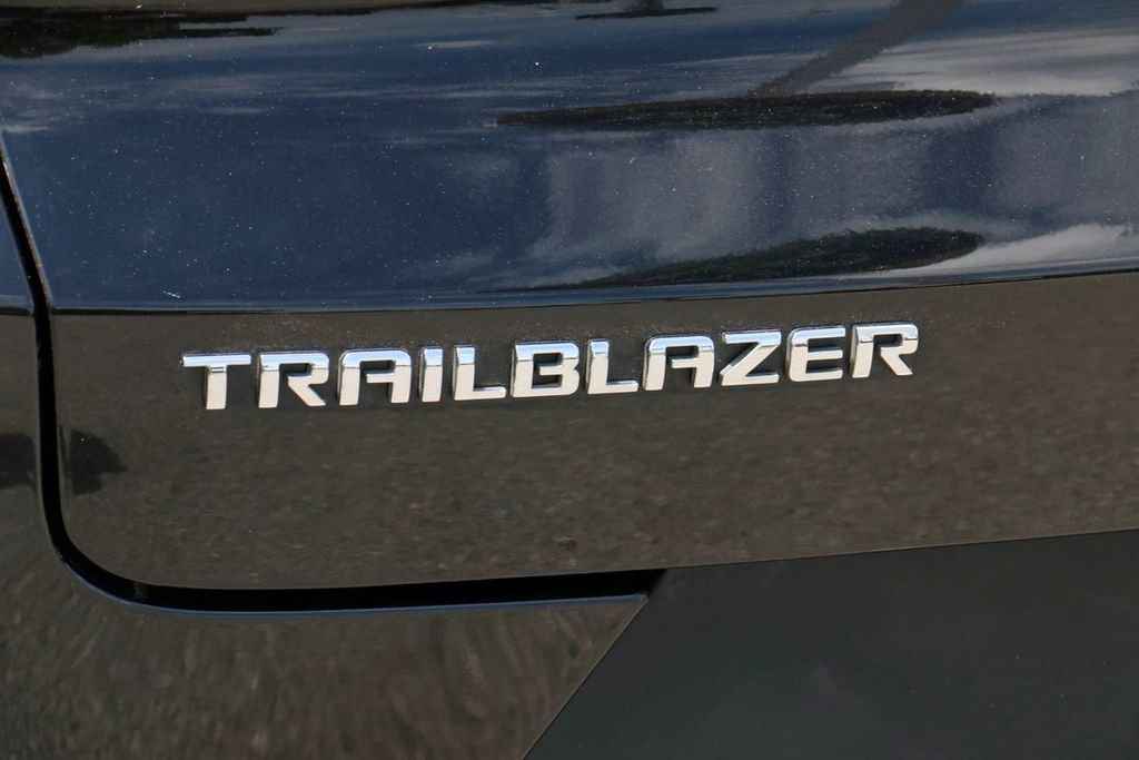 Used 2025 Chevrolet TrailBlazer LS w/ LS Convenience Package FWD image 8