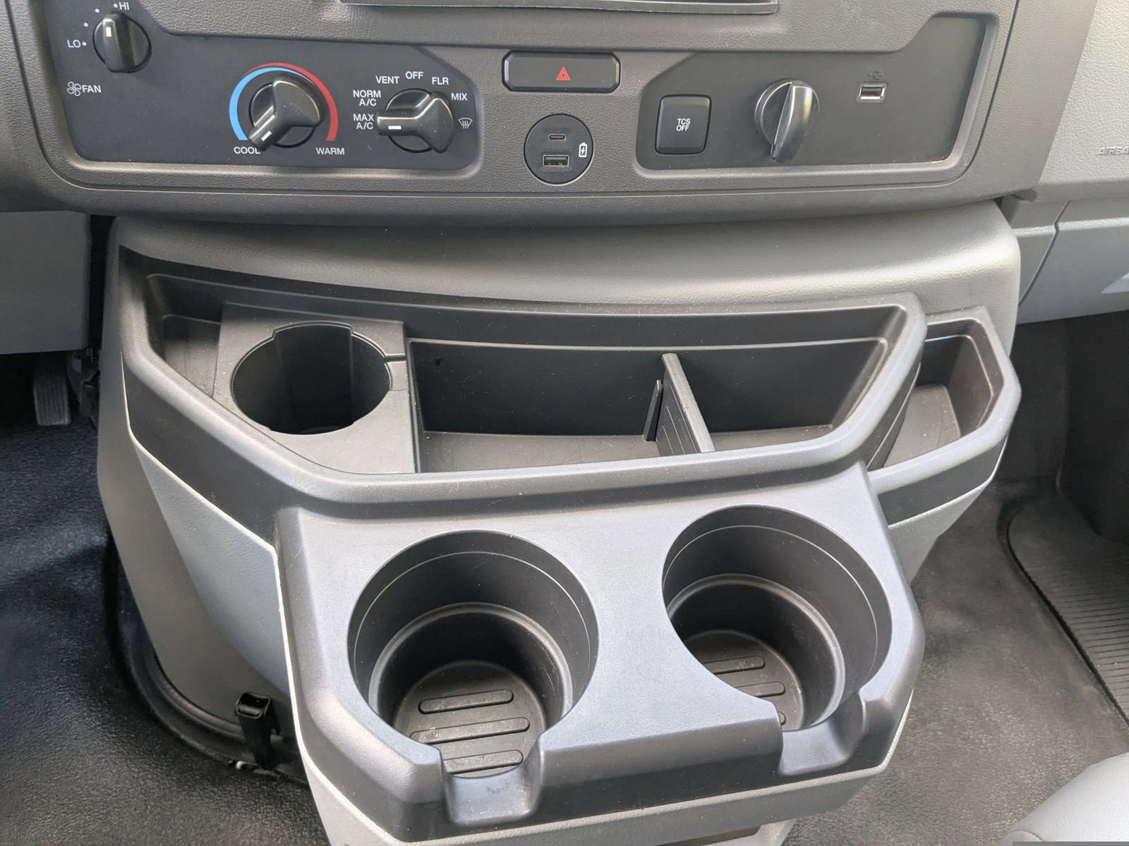 Certified 2024 Ford E-350 and Econoline 350 Super Duty w/ Power Windows & Locks Group image 20