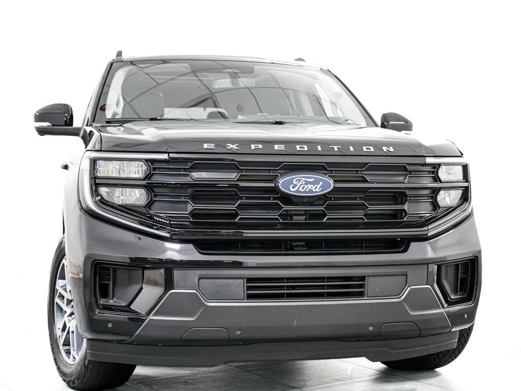 Certified 2025 Ford Expedition Active AWD/4WD image 3