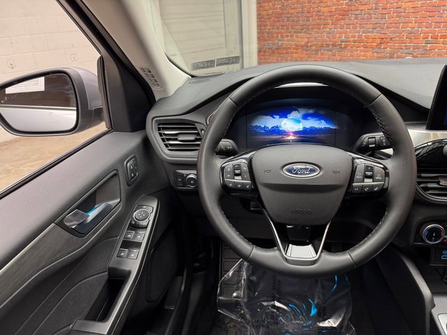 Certified 2022 Ford Escape Titanium w/ Class II Trailer Tow Package image 14