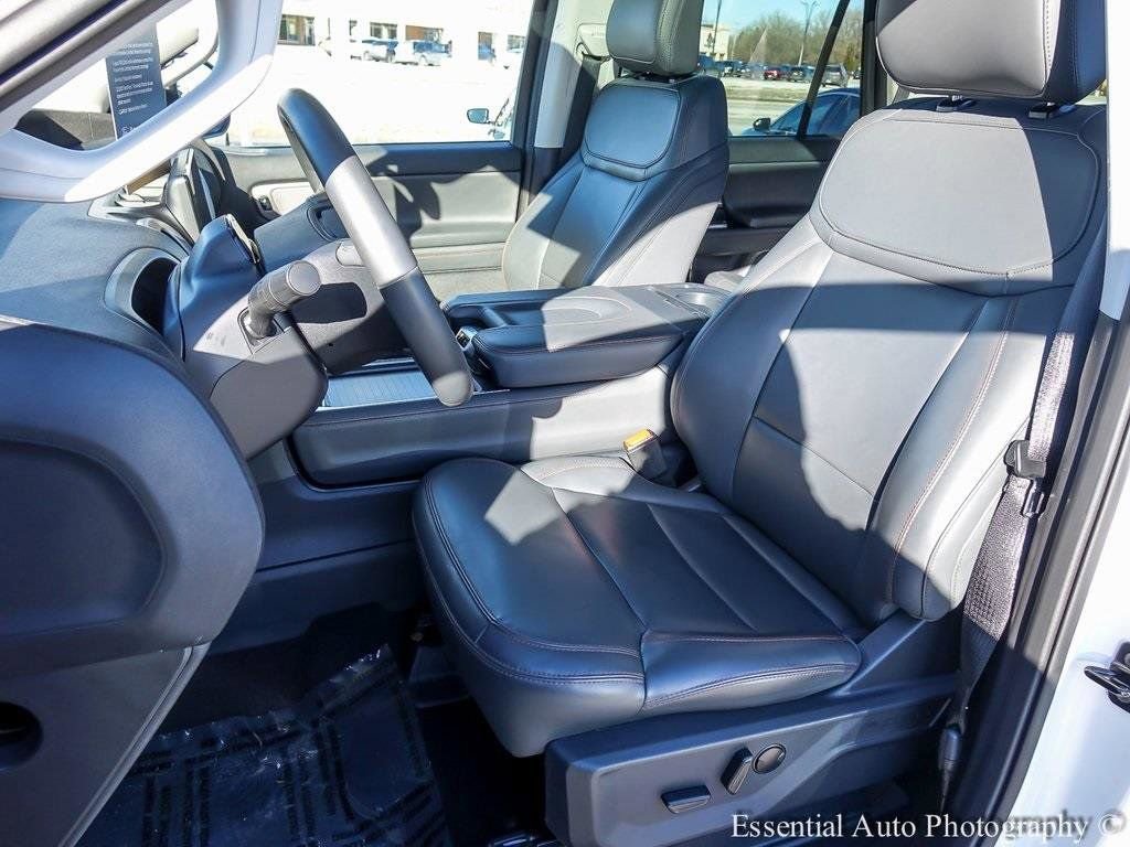 Certified 2025 Ford Expedition Active AWD/4WD image 9