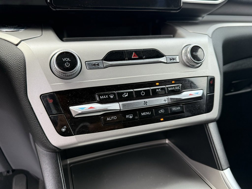 Certified 2022 Ford Explorer XLT w/ Equipment Group 202A image 16