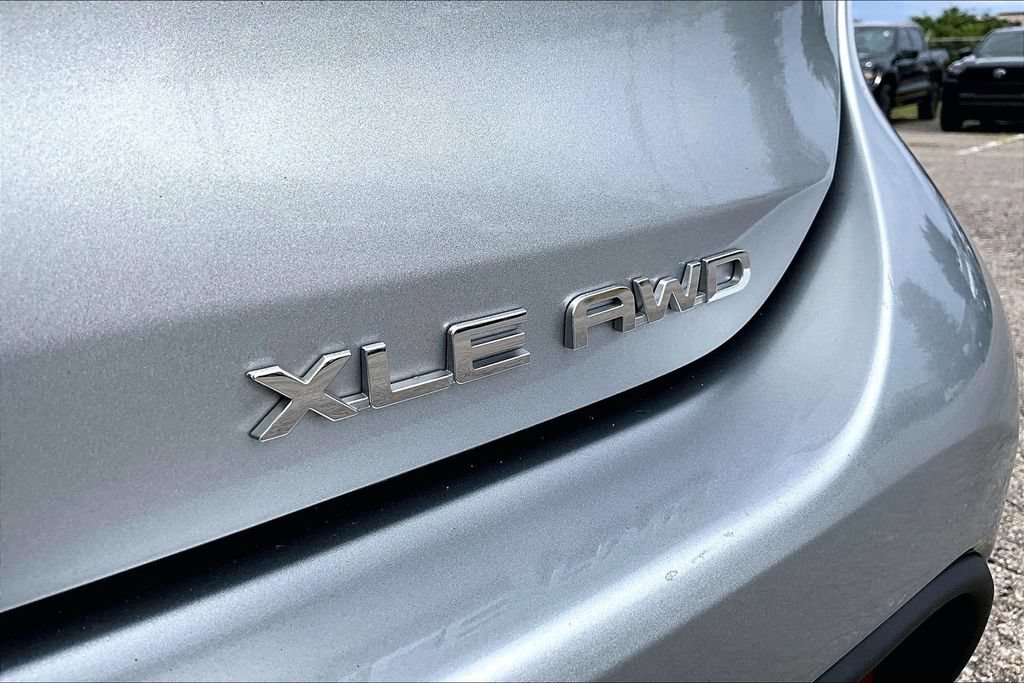 Used 2025 Toyota Highlander XLE AWD/4WD image 8
