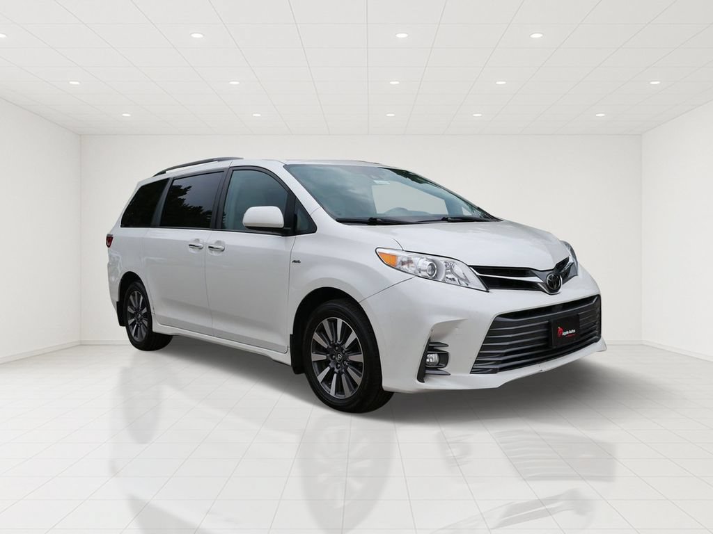 Used 2018 Toyota Sienna XLE w/ XLE Navigation Package