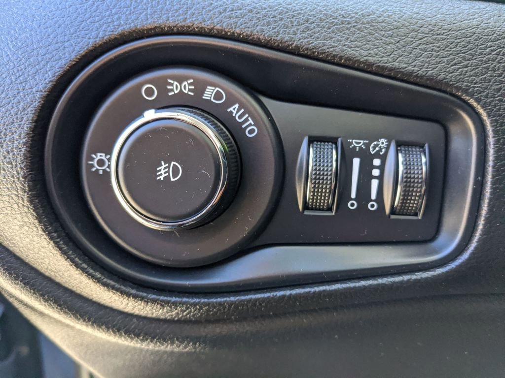 Used 2023 Jeep Renegade Latitude image 15