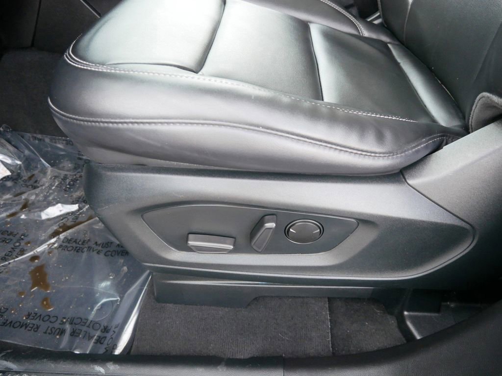 Certified 2022 Ford Explorer XLT w/ Equipment Group 202A image 7