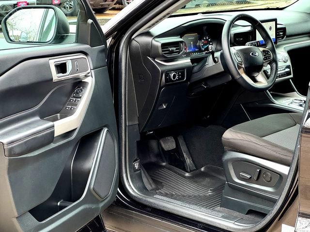 Certified 2024 Ford Explorer XLT image 8