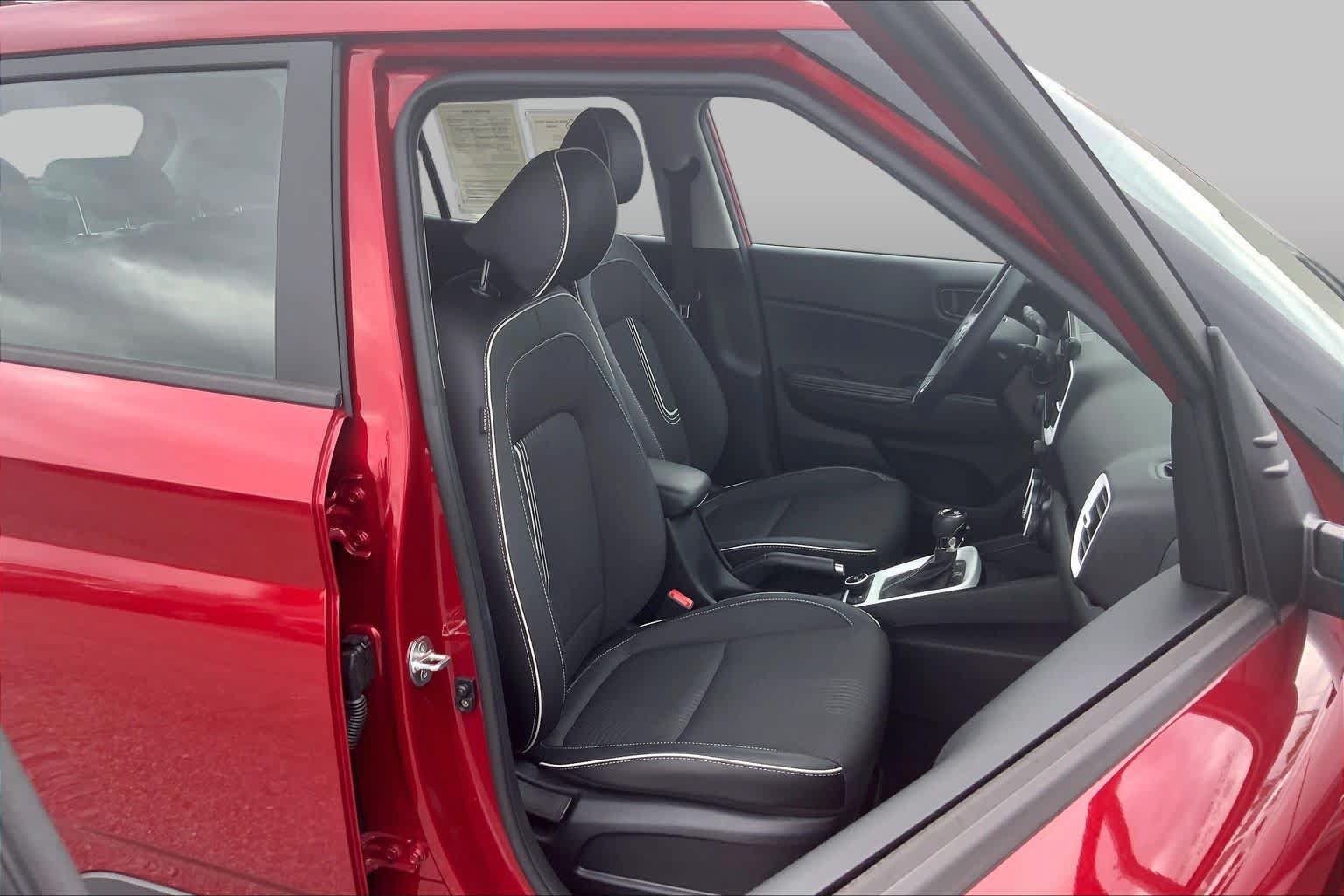 Used 2024 Hyundai Venue Limited FWD image 9
