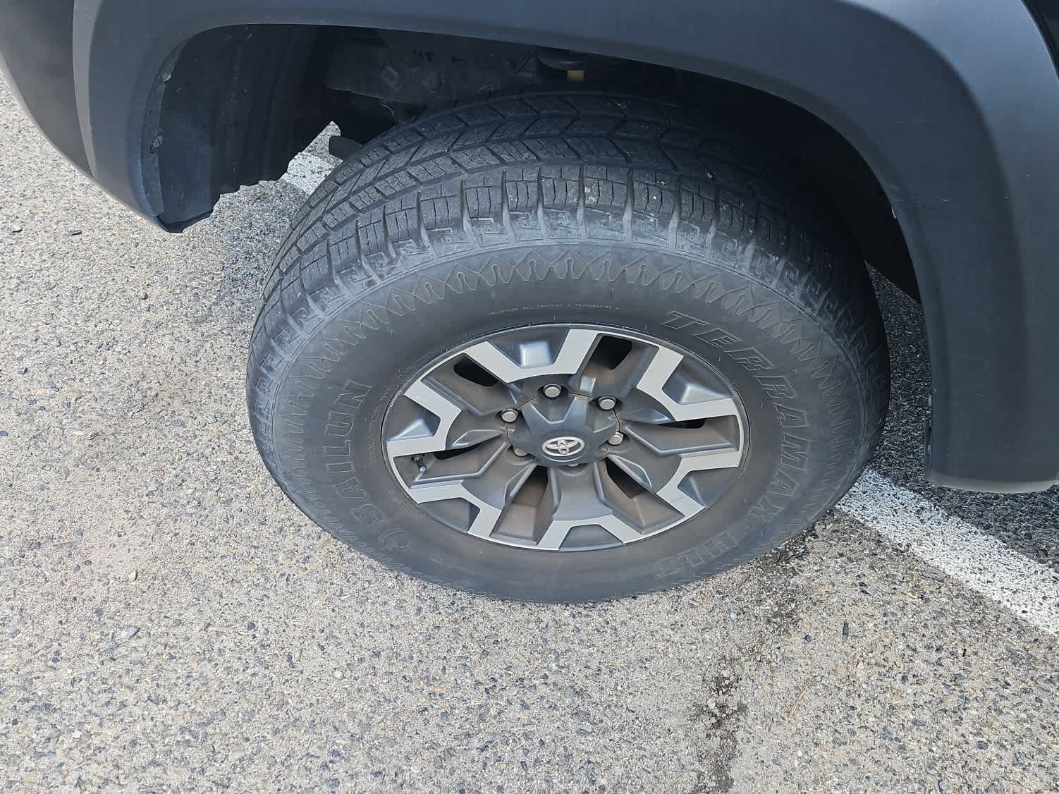 Used 2018 Toyota Tacoma TRD Off-Road AWD/4WD image 3
