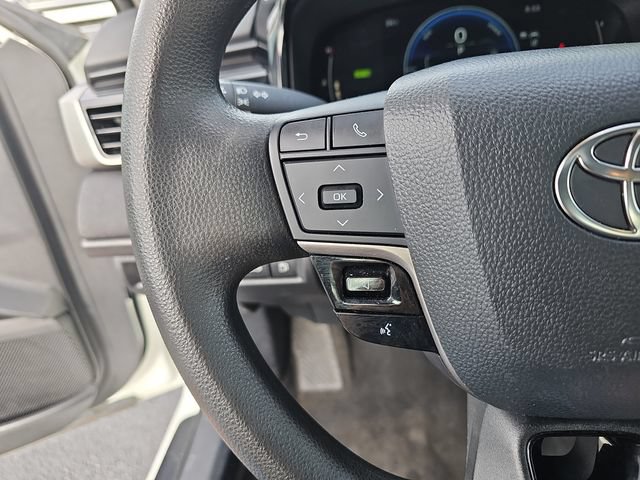 Used 2025 Toyota Camry LE FWD image 14