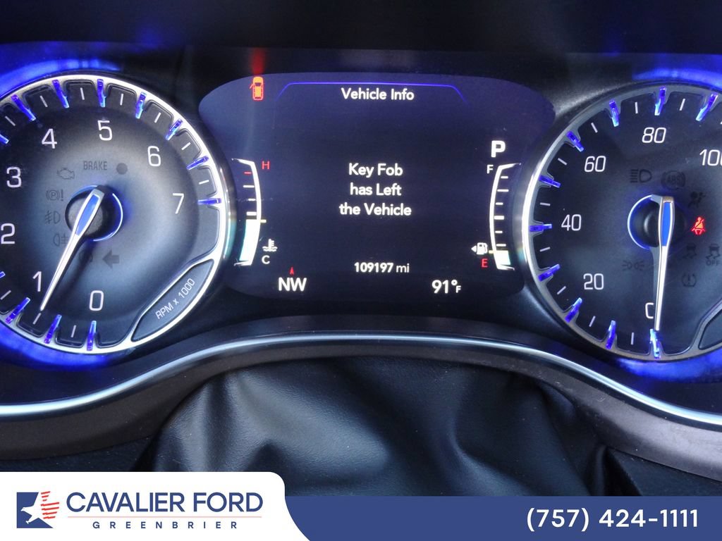 Used 2017 Chrysler Pacifica Touring-L Plus FWD image 25