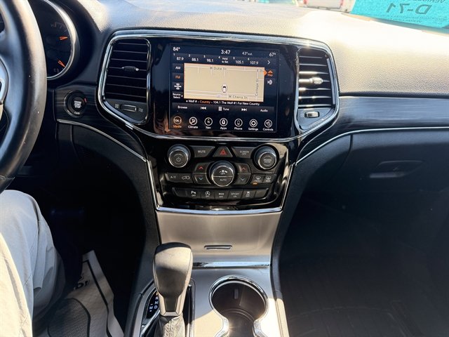 Used 2020 Jeep Grand Cherokee Limited AWD/4WD image 19